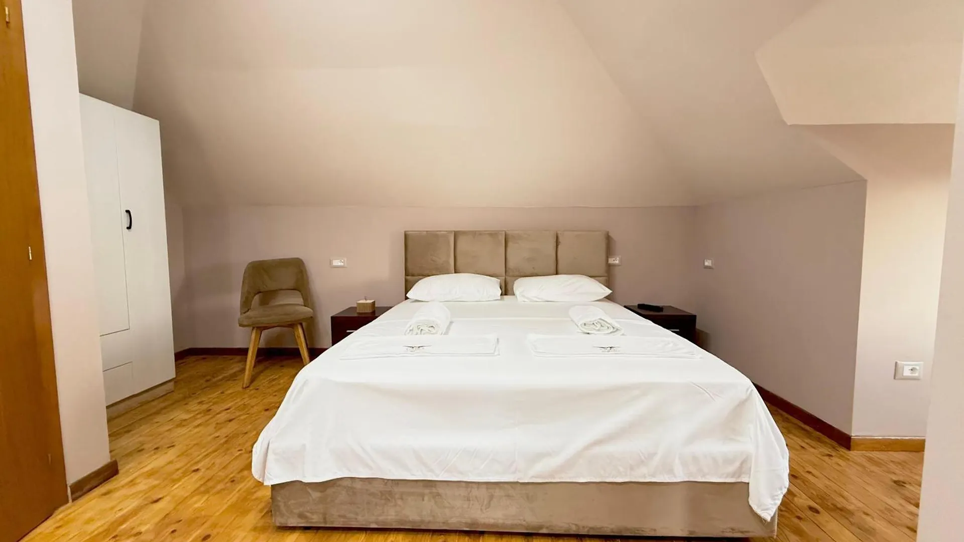 Genal Apartaments Tiran